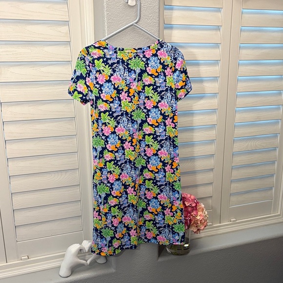 Disney x lily Pulitzer- Floral Short Sleeve Dress NWT - Picture 2 of 9